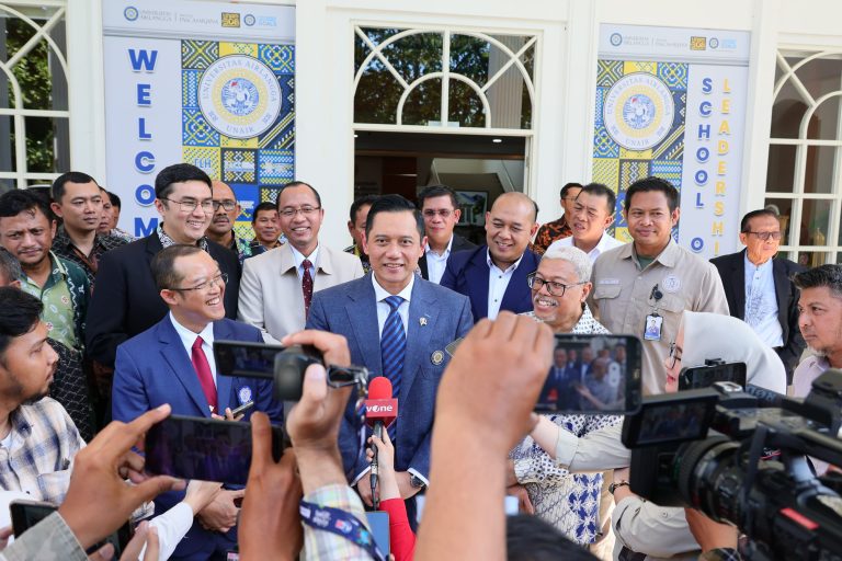 AHY Pertahankan Disertasi tentang Kepemimpinan SDM