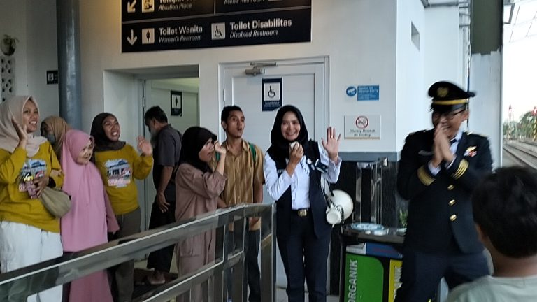 Warga Difabel Meriahkan HUT PT KAI ke-79 di Stasiun Tasikmalaya