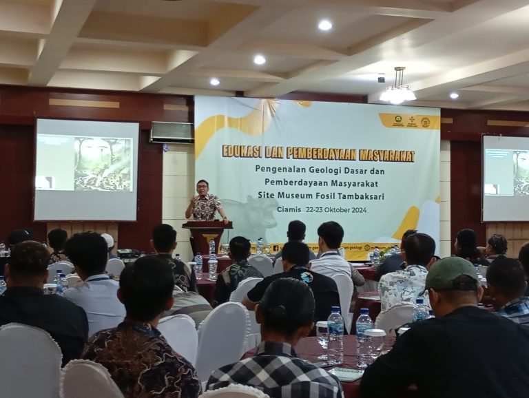 Edukasi Geologi dan Pemberdayaan Masyarakat di Fosil Tambaksari