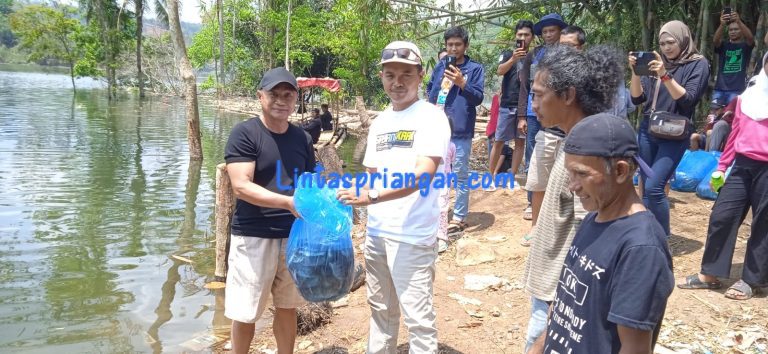 Penebaran Ribuan Benih Ikan di Leuwi Keris untuk Ekosistem
