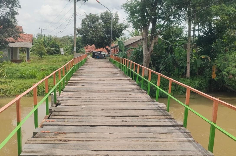 Jembatan Pilkada, Sindiran Warga atas Janji Politik