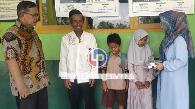 Sempat Berhenti Sekolah dan Jualan Cilok, Ini Kata Kakeknya Nindi