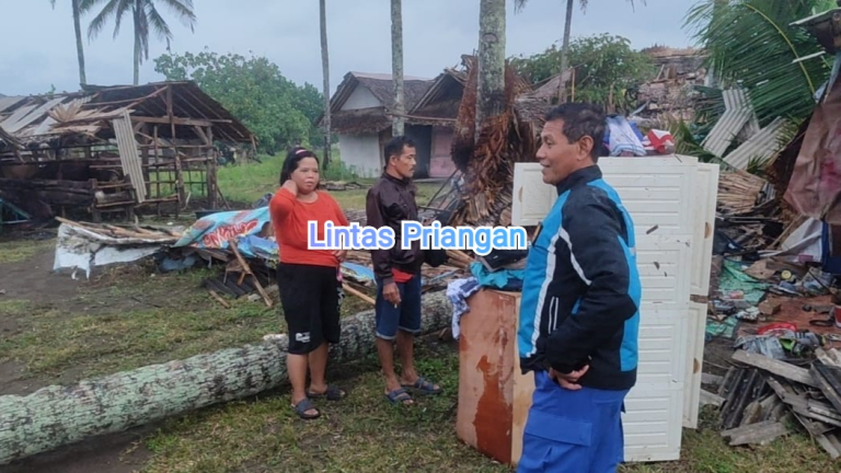 Angin Puting Beliung di Pangandaran, Wisatawan Panik