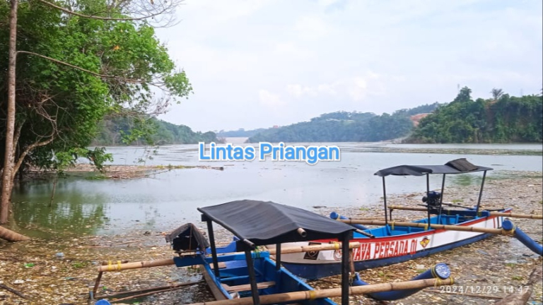 Sampah Penuhi Bendungan Leuwi Keris, Daya Tarik Wisata Luntur