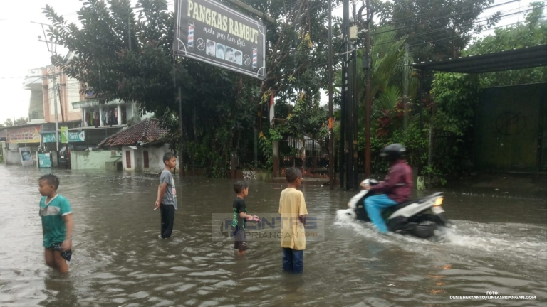 Banjir Paseh Tasikmalaya, Kalau Dibiarkan Bisa Jadi Petaka