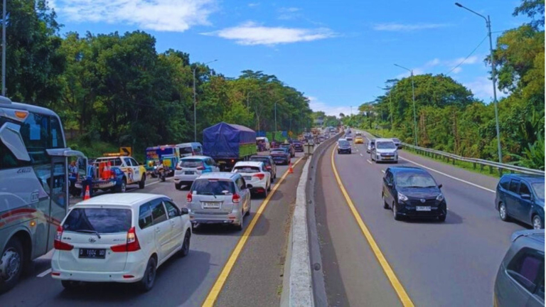 Kronologi Kecelakaan Beruntun di Tol Cipularang Km 97, Berikut Penyebabnya