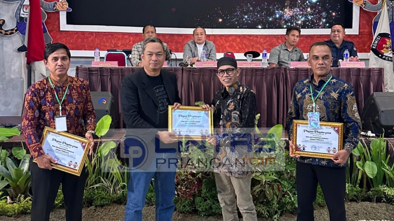 Buka Rapat Evaluasi, Oong Ramdani: Suksesnya Pilkada Tidak Terlepas dari Peran PPK