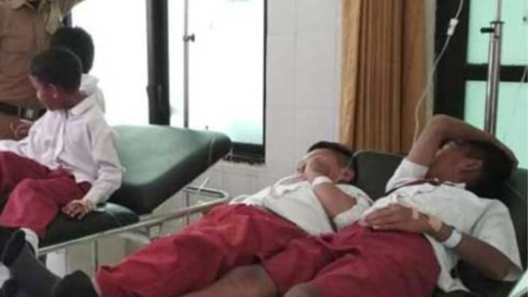 Puluhan Siswa Keracunan Saat Santap Makan Gratis