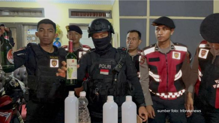 Maung Galunggung Gerebek Gudang Miras di Tasikmalaya