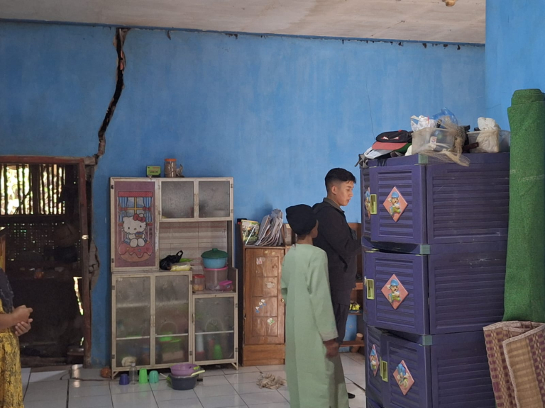 Pergeseran Tanah di Tasikmalaya, Puluhan Keluarga Terdampak