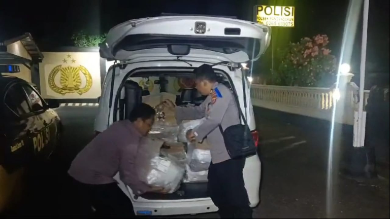 Polsek Pangandaran Amankan Ratusan Botol Arak Bali