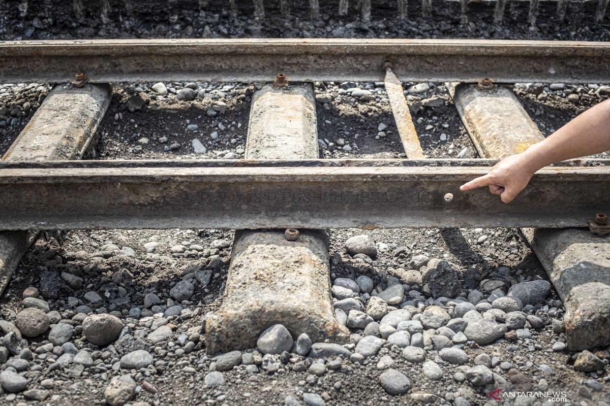 Oknum DPRD Curi Rel Kereta Api