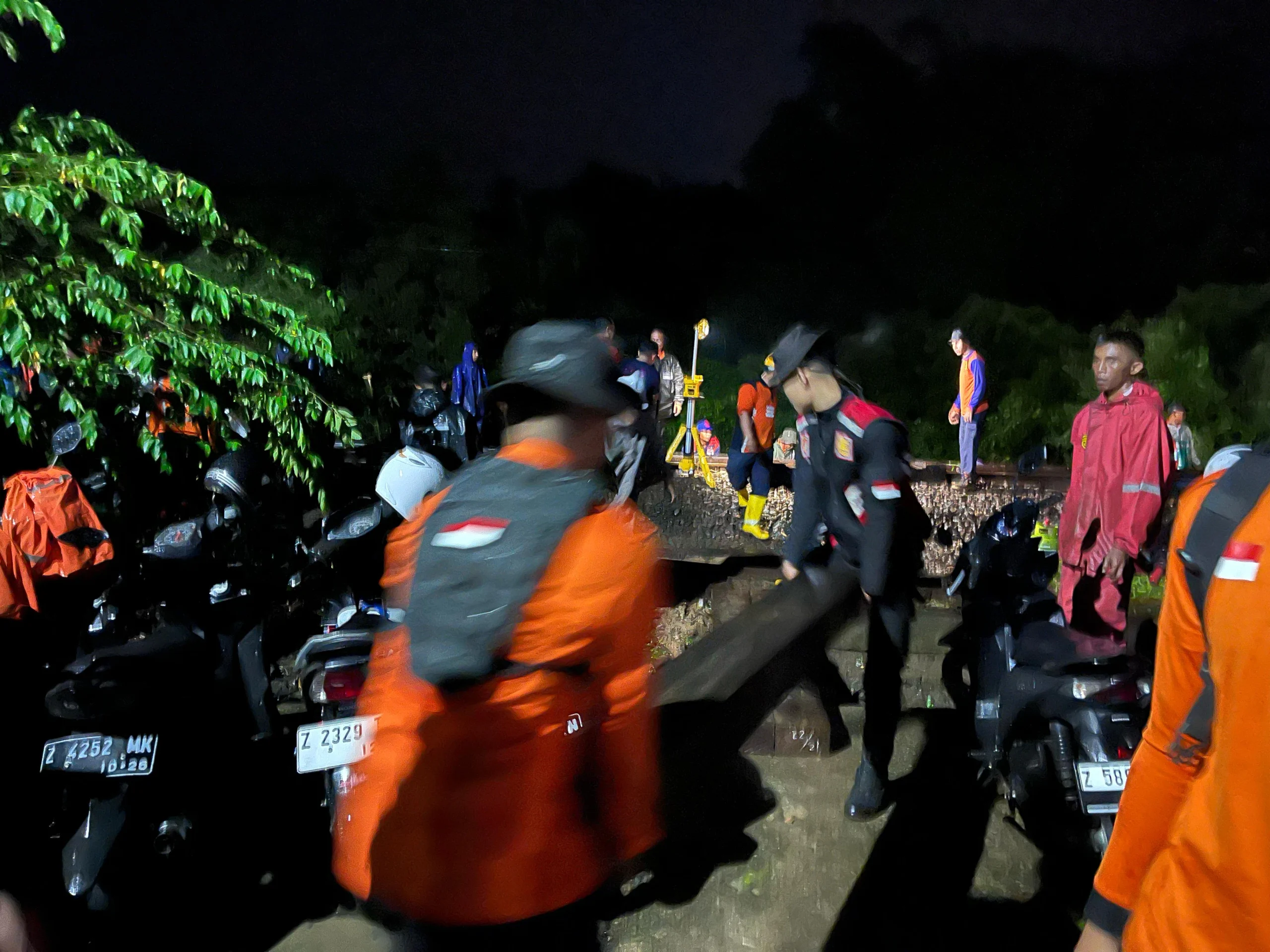 Rel KA di Manonjaya Longsor