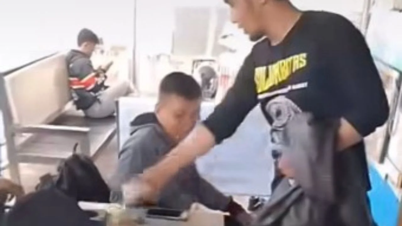 Sweeping Warung di Garut