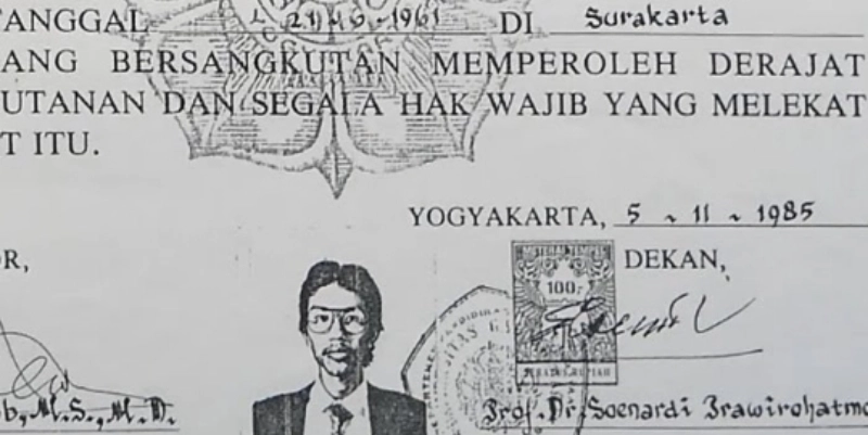 Ijazah Jokowi Times New Roman