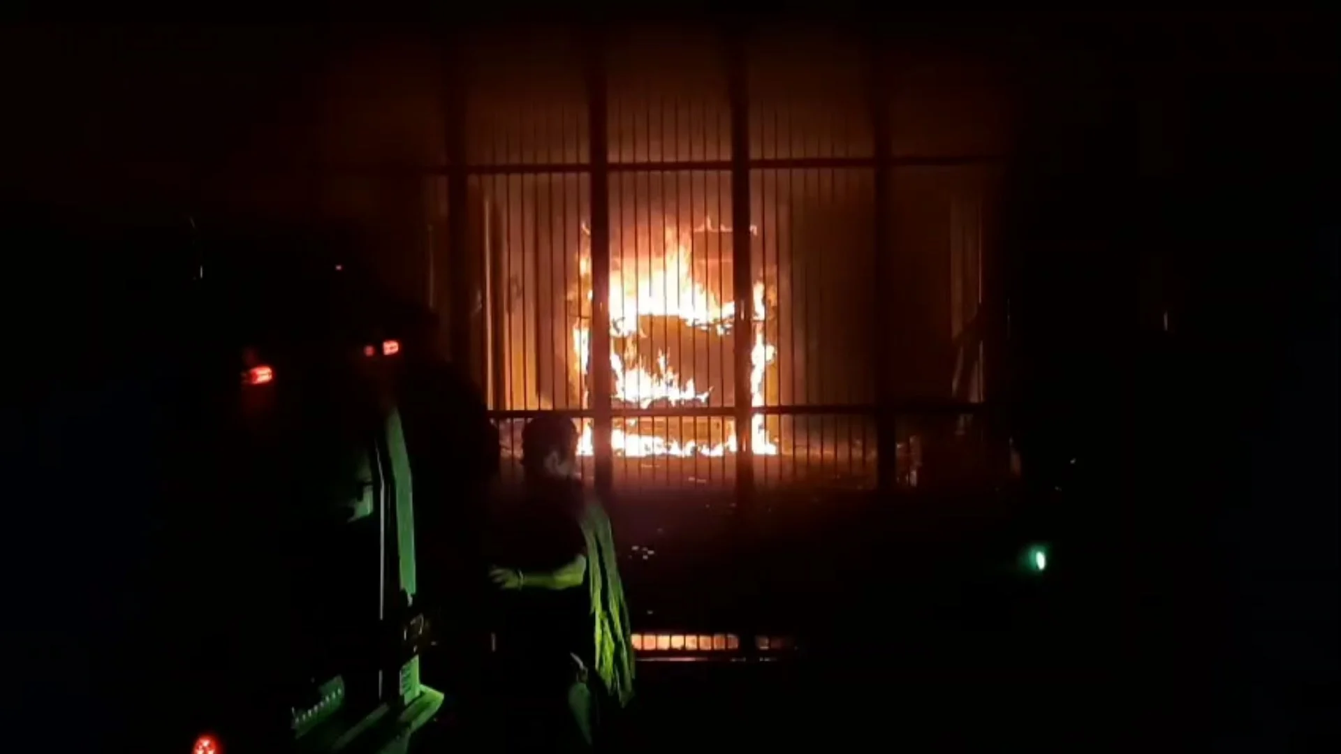 Dump truck terbakar di tasikmalaya
