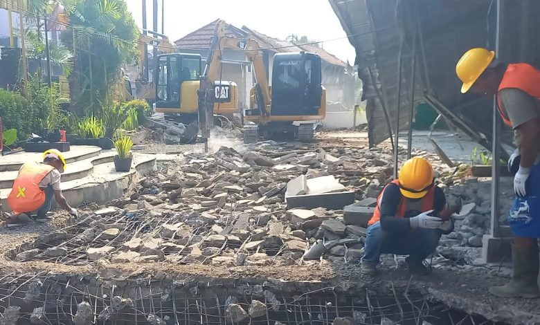 pembongkaran bangunan liar di kota tasikmalaya