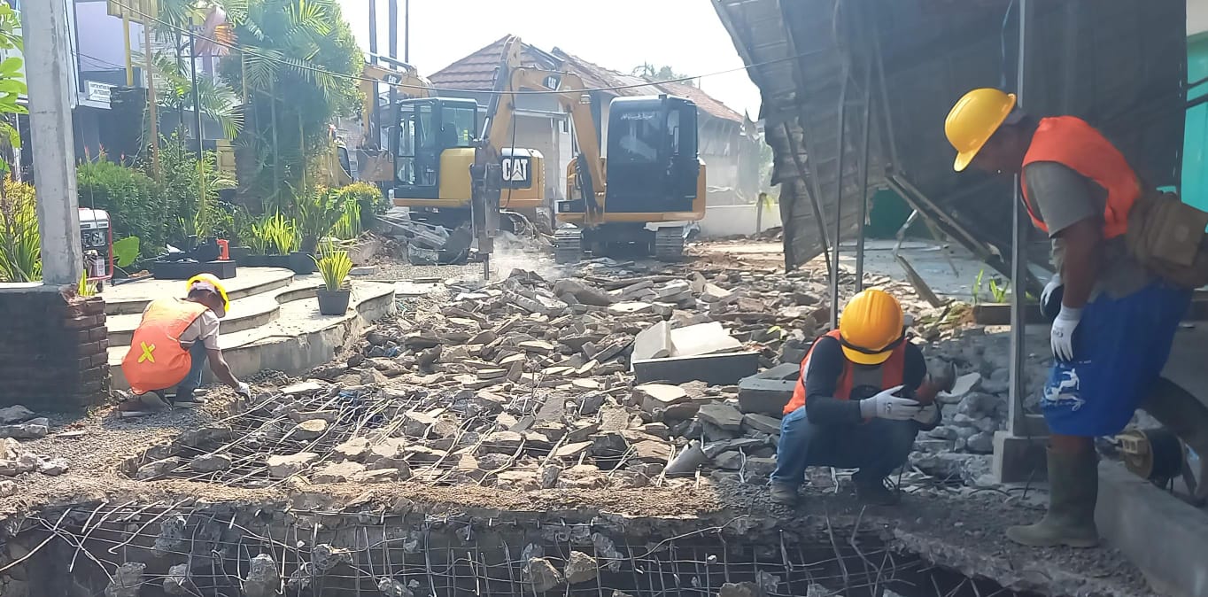 pembongkaran bangunan liar di kota tasikmalaya