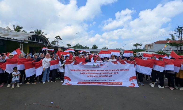 Pembagian Bendera Merah Putih