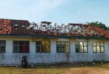 ruang kelas sdn cipaku ambruk