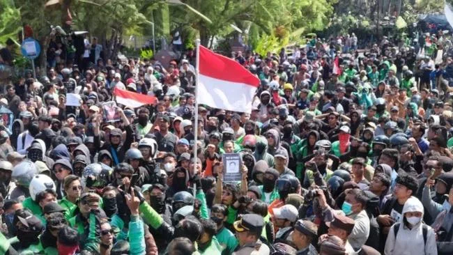 membaca-gelombang-protes-ancaman-peluang