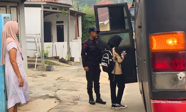 Polisi Antar-Jemput Siswa Gratis