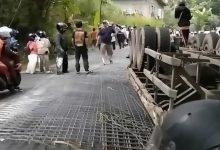 Tronton Terguling di Gentong