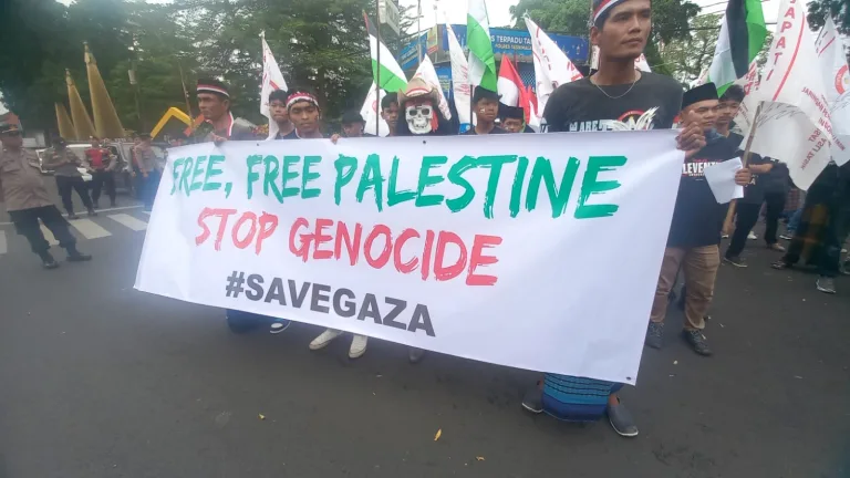Aksi Damai JAPATI di Tasikmalaya: Warga Gelar Doa Bersama untuk Palestina aksi damai Tasikmalaya