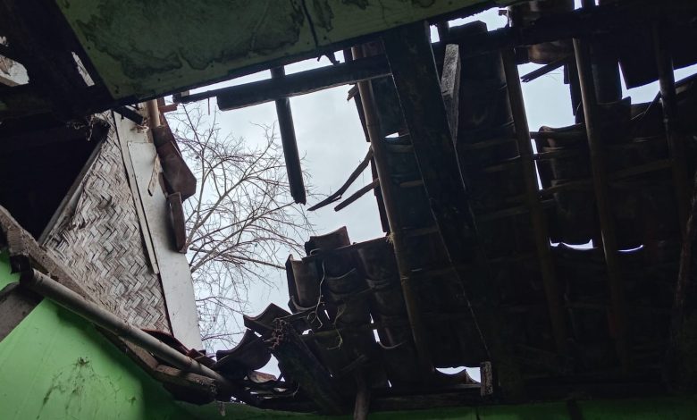 ironi hut kota tasikmalaya ke-24, rumah warga terancam roboh