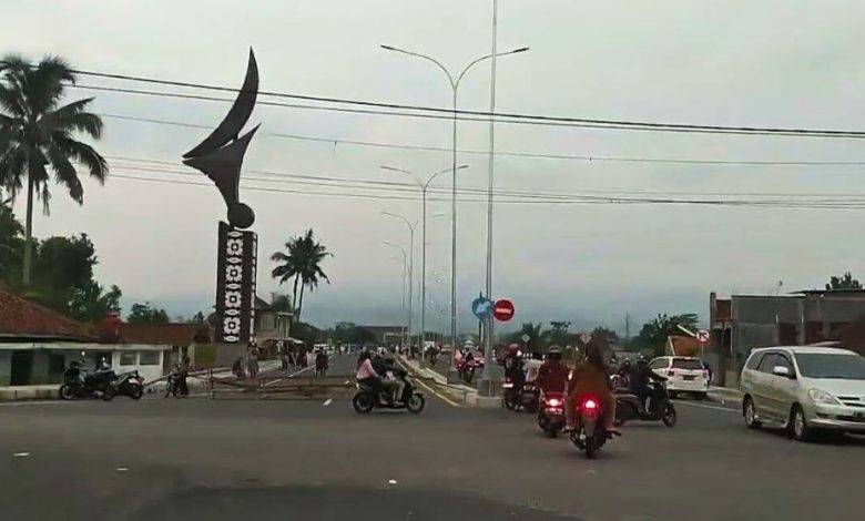 kerasukan jb lanud tumbal 30 kepala - kesurupan