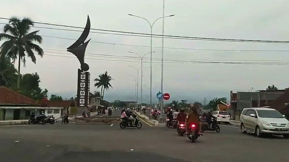 kerasukan jb lanud tumbal 30 kepala - kesurupan