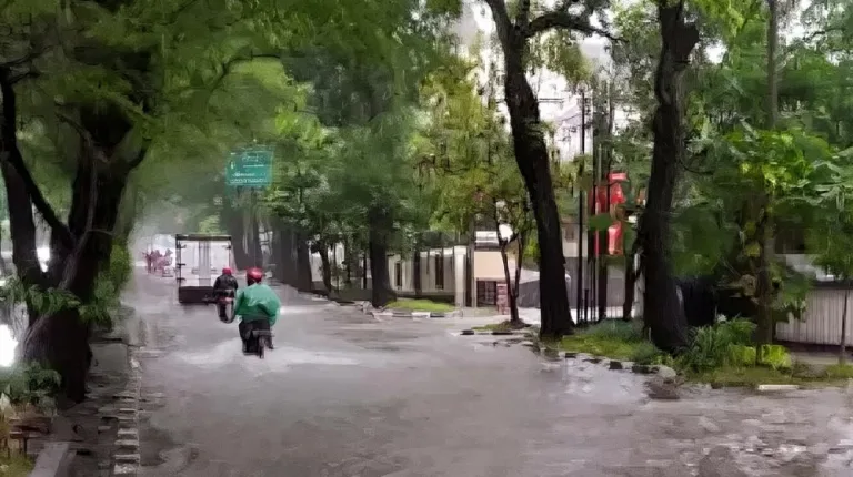 waspada ancaman bencana musim hujan bandung