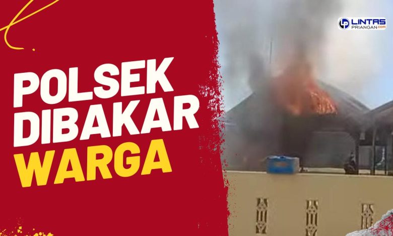 Polsek Dibakar Warga