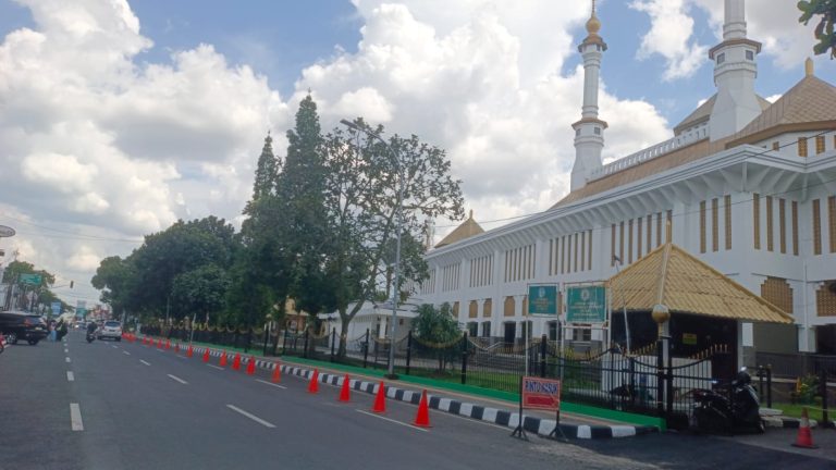 H. Aslim: Masjid Agung Makin Cantik, Harus Dijaga Bersama