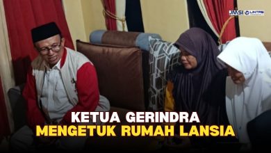 Ketika Ketua Gerindra Tasikmalaya Mengetuk Rumah Para Lansia
