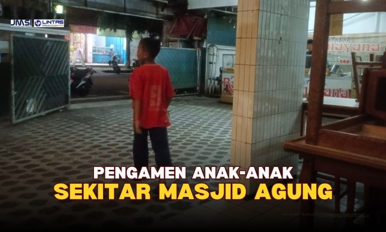Pengamen Anak Sekitar Masjid Agung Tasikmalaya
