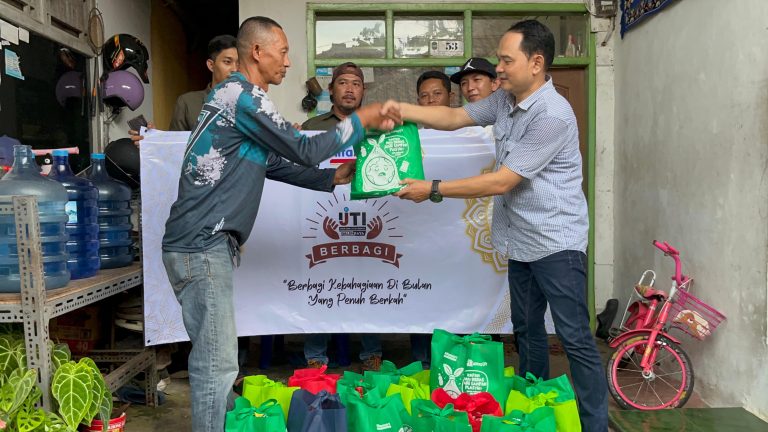 IJTI Galuh Raya Santuni Jompo dan Anak Yatim di Ciamis