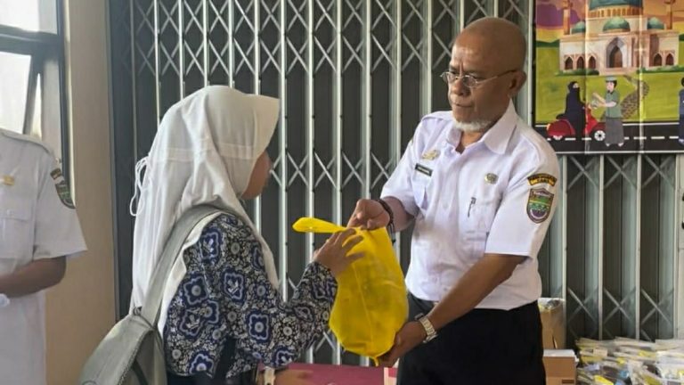 SMPN 1 Cimaragas Gelar Aksi Berbagi