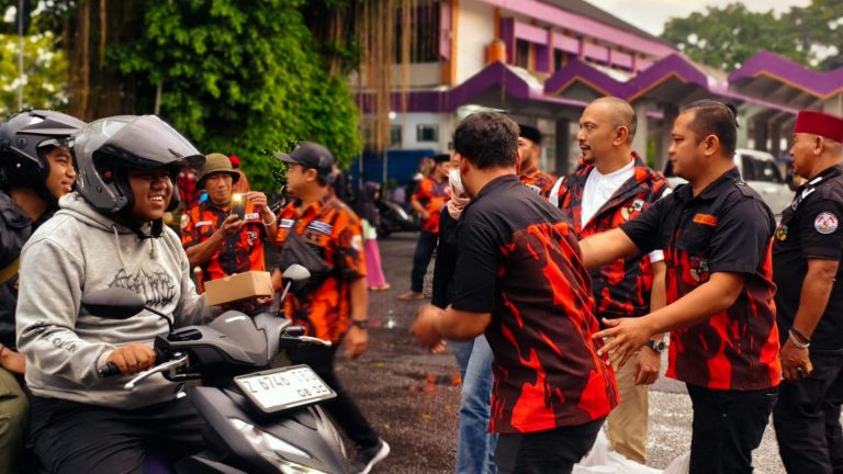 MPC-PP Ciamis Bagikan Takjil dan Santunan Anak Yatim