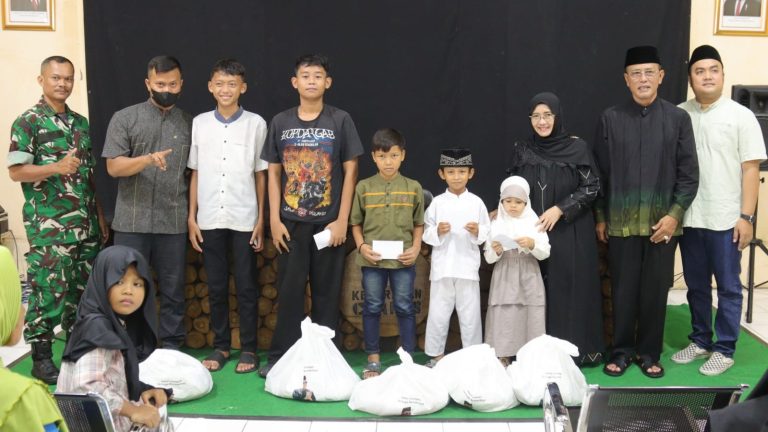 Bupati Ciamis Bagikan Bansos dari Infak, Jelang Lebaran