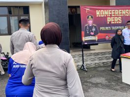 Pasutri Jual Sabu Pakai Kode Ukuran Baju, Ditangkap di Cikalong
