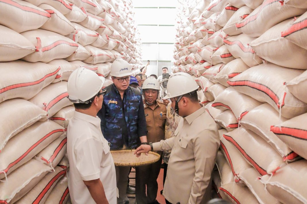 Wamentan Sidak Bulog Pastikan Stok Beras Di Ciamis
