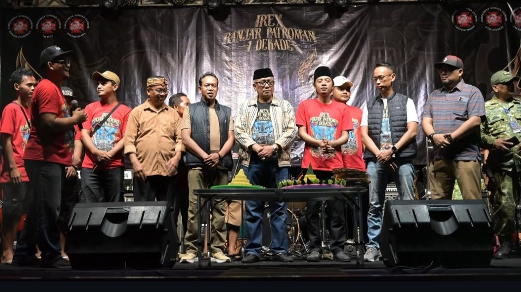 Peringatan Anniversary Komunitas scooterist. Banjar