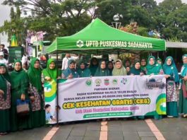 Ratusan ibu ibu pengajian bkmm Ciamis cek kesehatan gratis di masjid agung