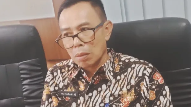 Sekdis Disdik Ciamis Muharram A Zazuli saat di wawancra usai menerima audiensi dari KRBR terkait Anggita DPRD jual buku