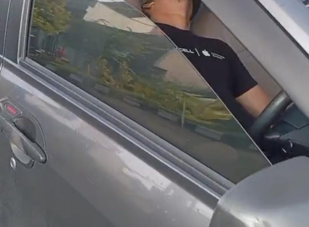 pria meninggal di dalam mobil di jalan khz mustafa tasikmalaya