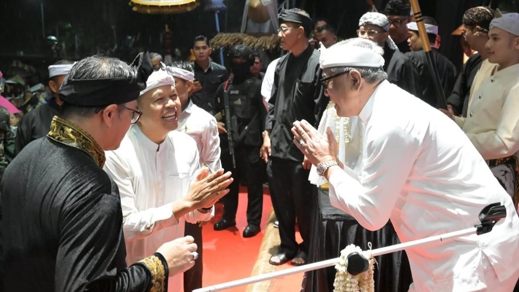 Wali Kota Banjar, Ir. H. Sudarsono, menghadiri langsung Kirab Budaya Mahkota Binokasih