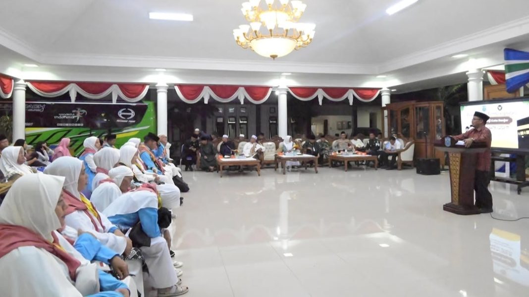 Wakil walikota Banjar Supriana melepas keberangkatan haji kloter 21 Banjar