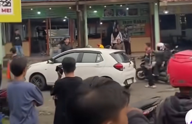 Mobil viral puncak cianjur-lintaspriangan