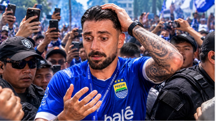 Ponsel Frans Putros Kecopetan - Berita Persib Lintas Priangan